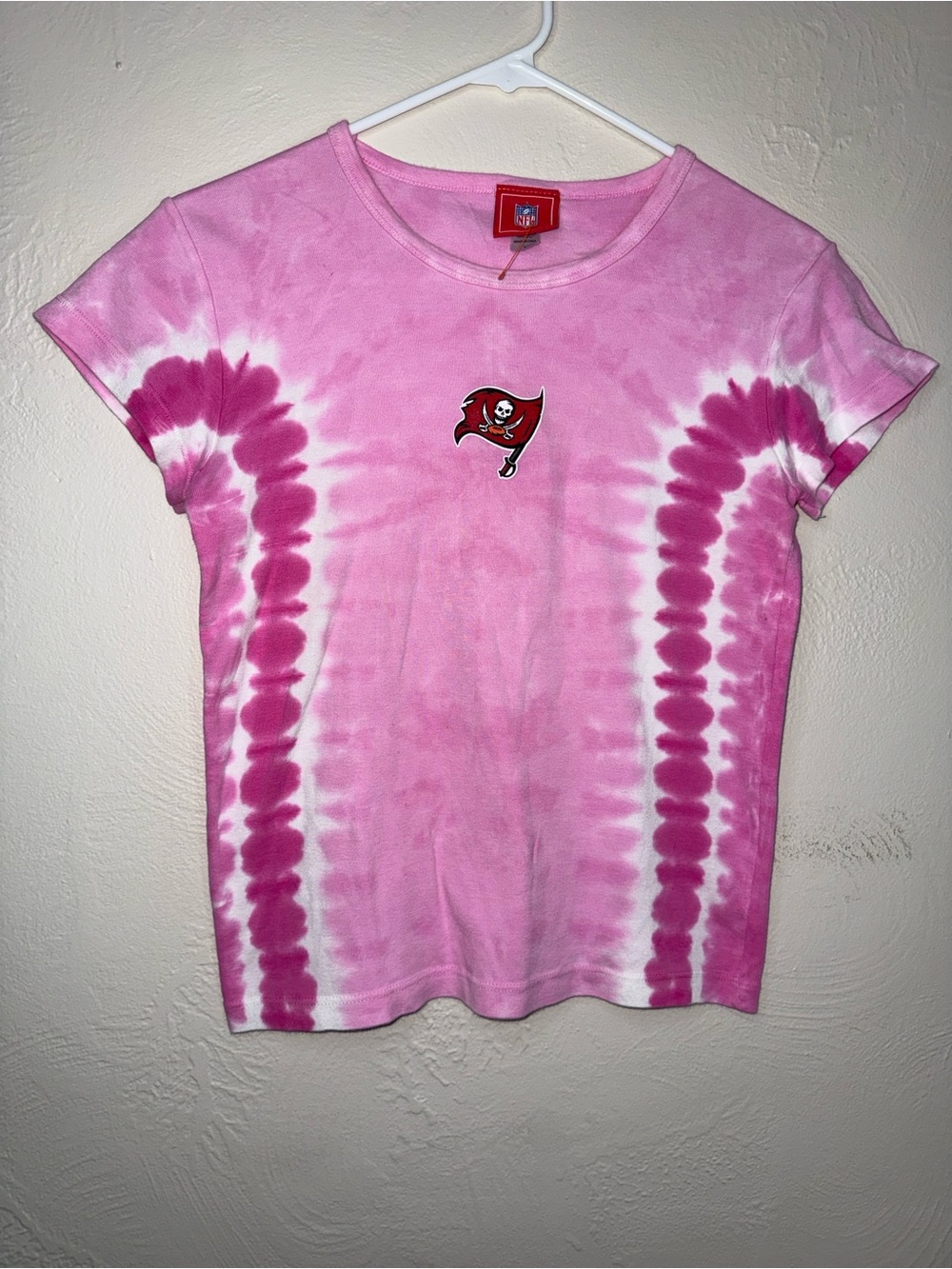 NFL Tampa Bay Buccaneers Pink Tie Dye Tee Women’s Size Large‎